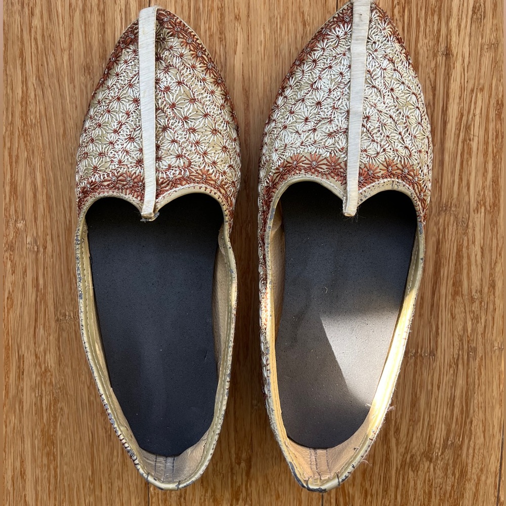 SOLD Embroidered Mens Wedding Formal Ivory & Brown Jooti Jutti Mojari Shoes 9